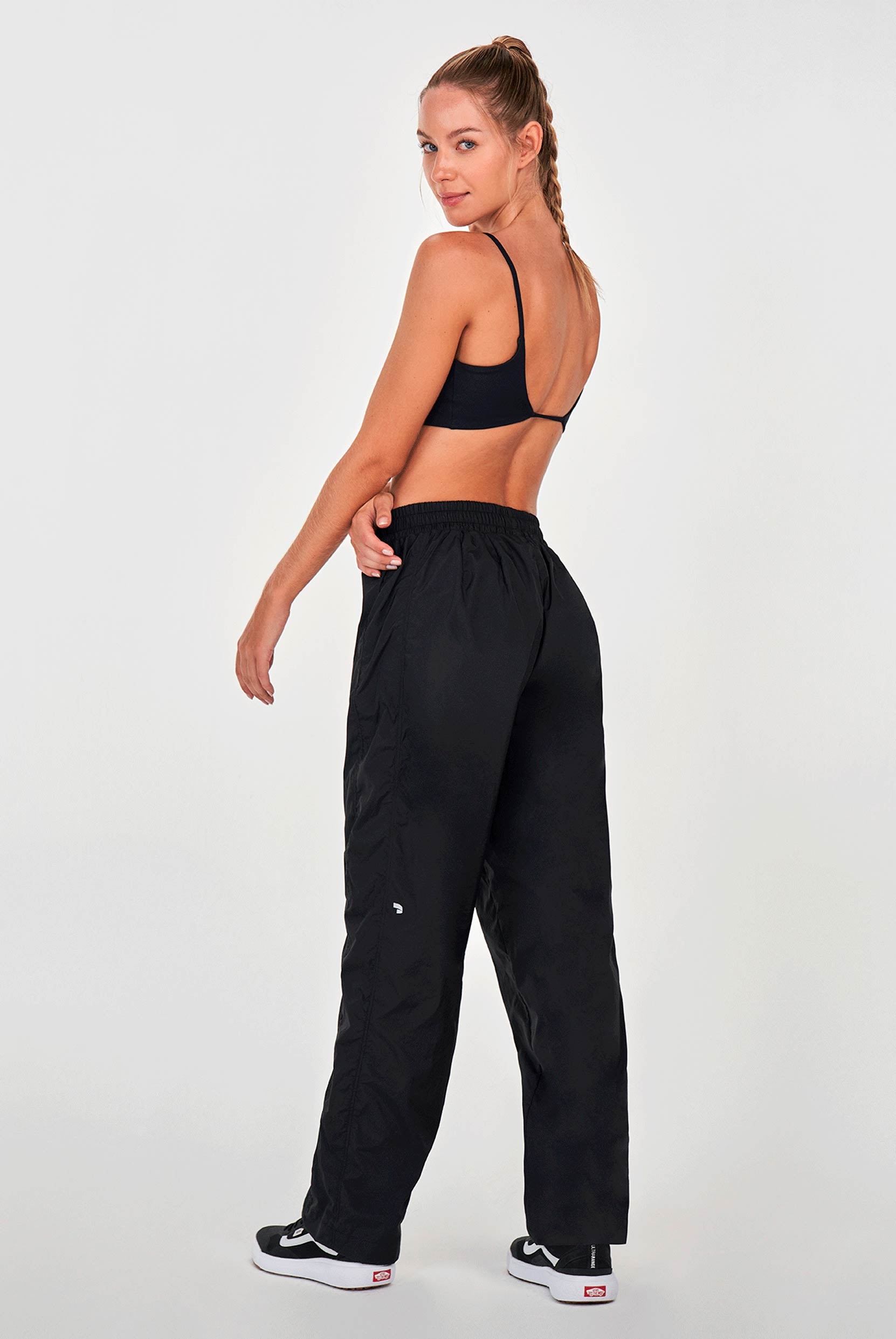 Calça Recortes Bolsos Laterais