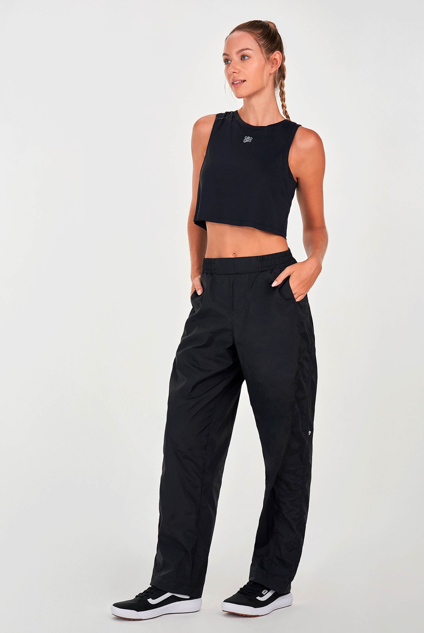 Calça Recortes Bolsos Laterais