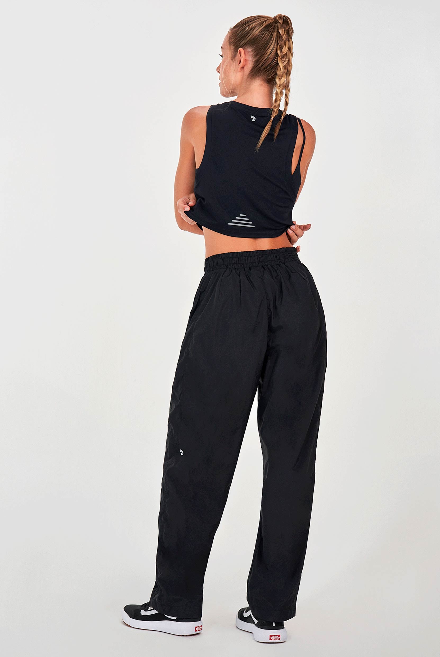 Calça Recortes Bolsos Laterais