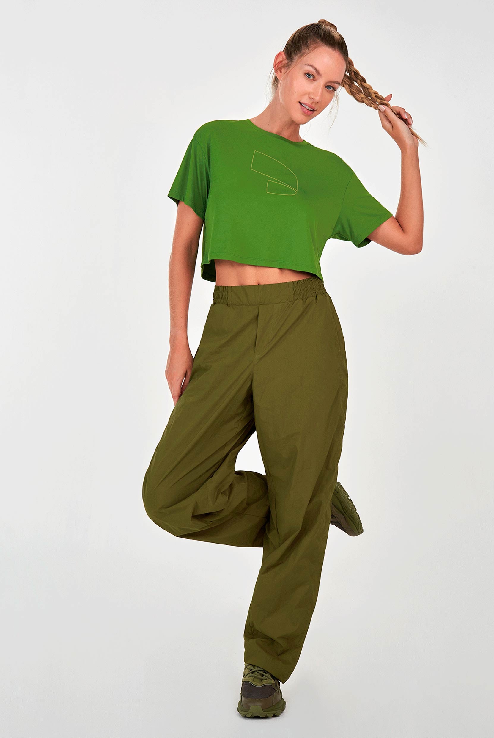 Calça Recortes Bolsos Laterais