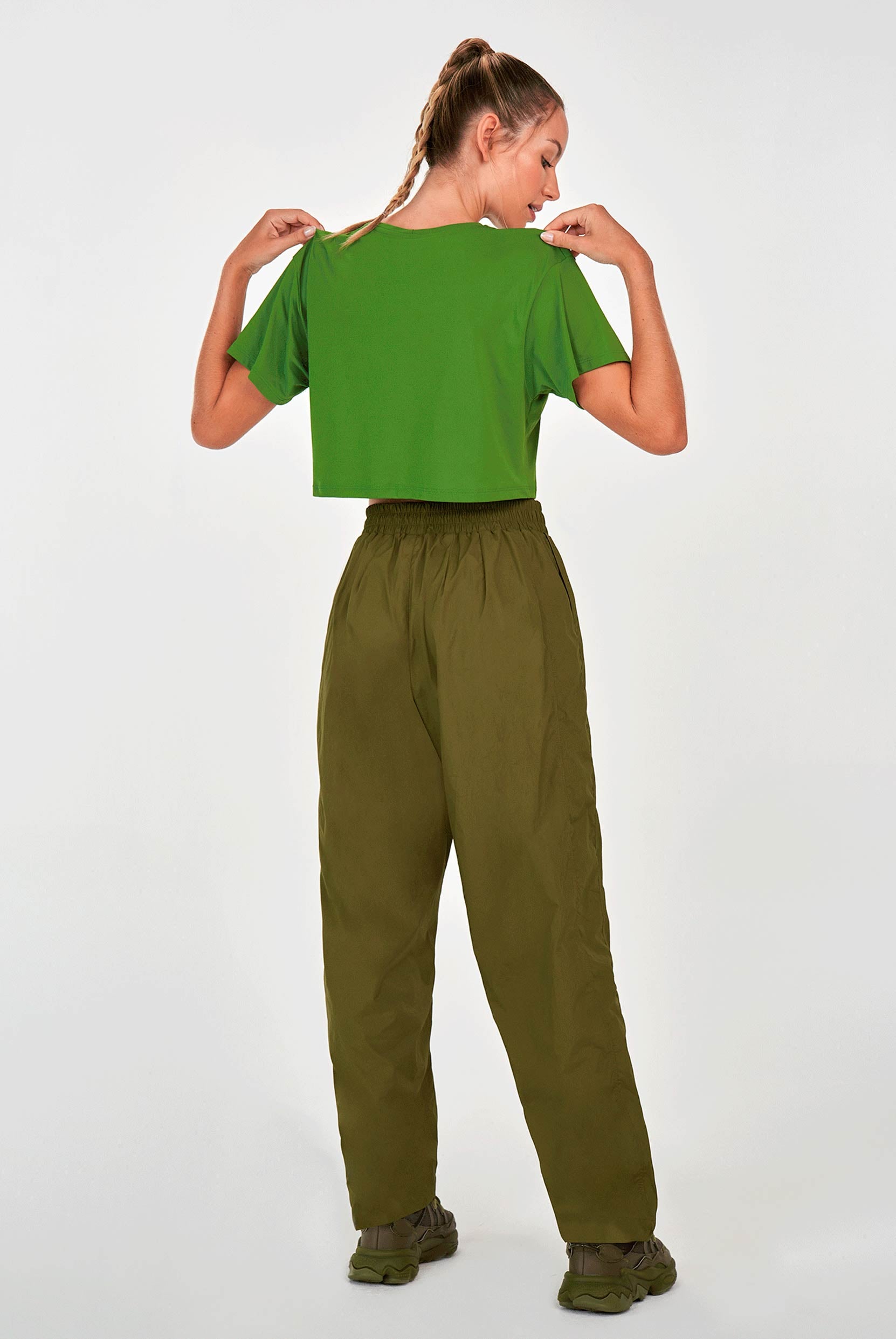 Calça Recortes Bolsos Laterais