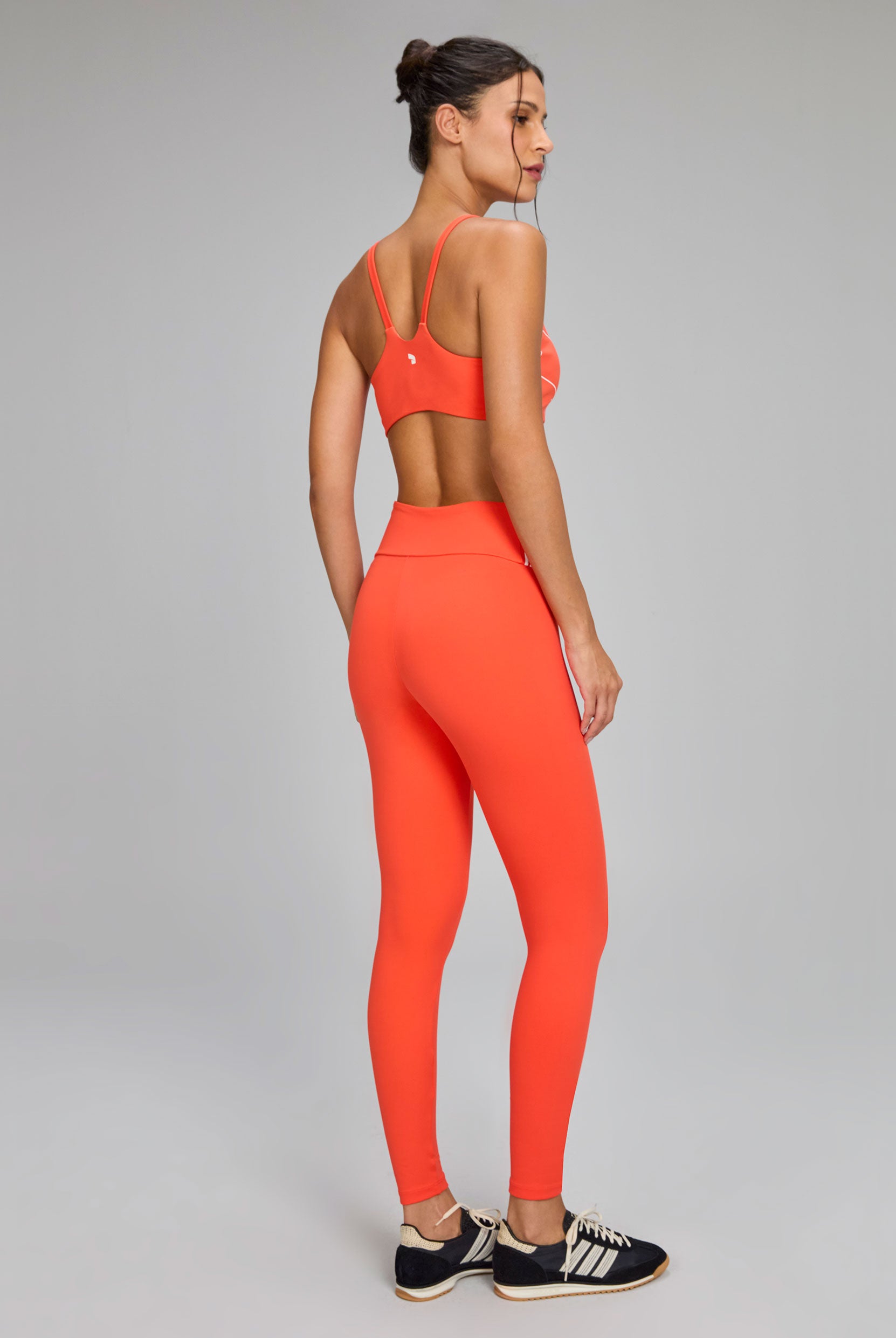 Legging Assimétrica Listras e Bolsos