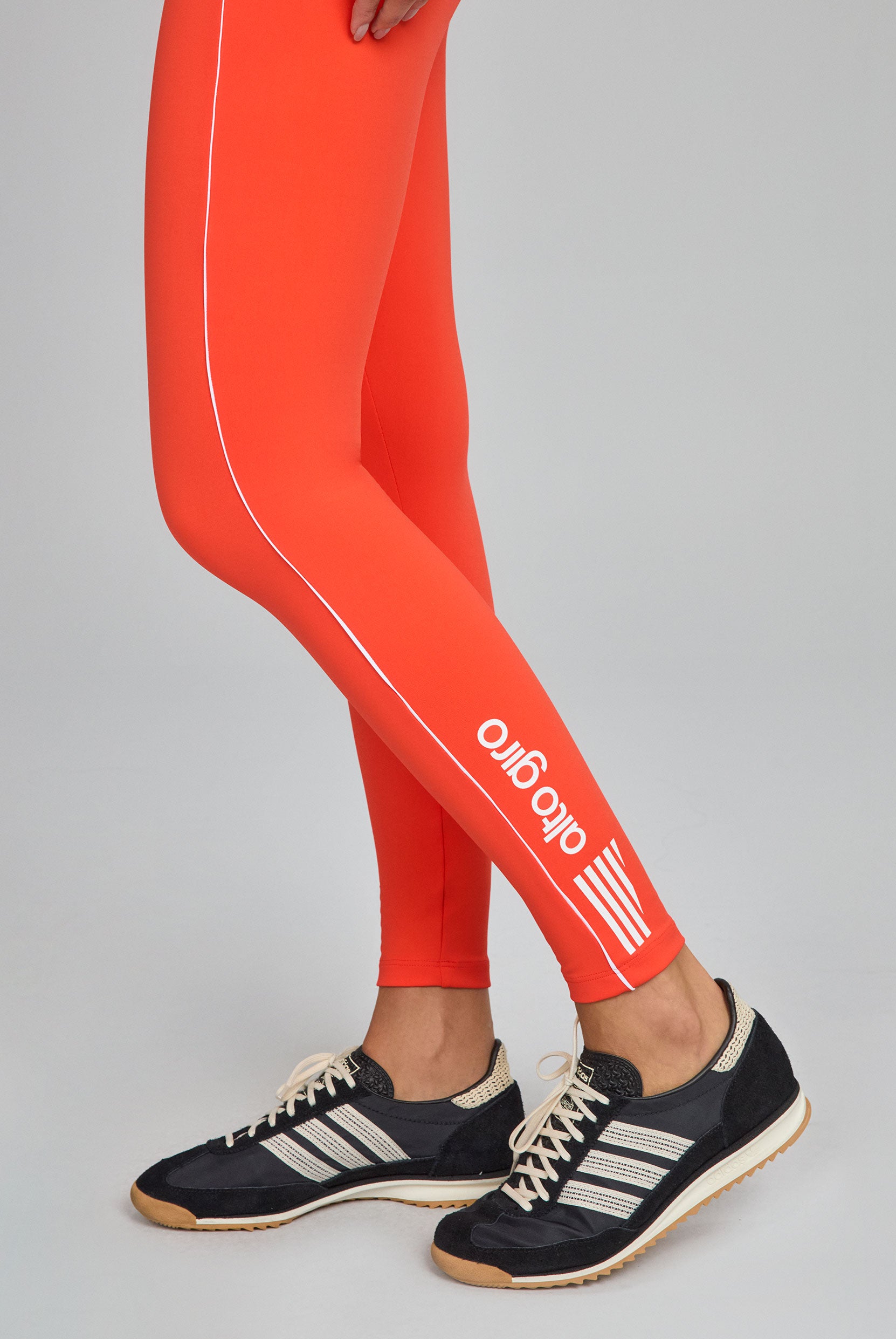 Legging Assimétrica Listras e Bolsos