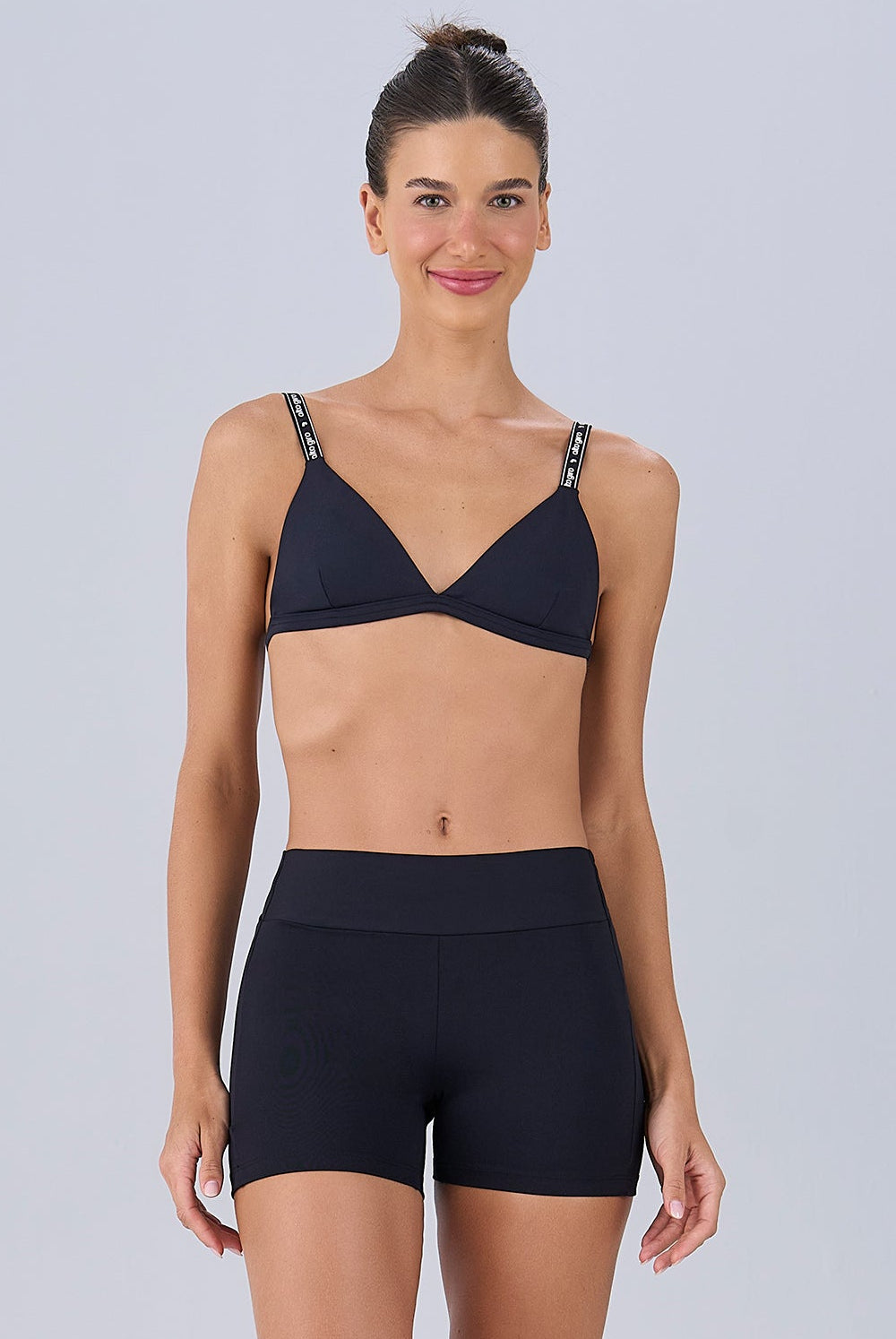Shorts de cós baixo preto com bolso lateral — coleção Joy, collab de Sabrina Sato com a Alto Giro