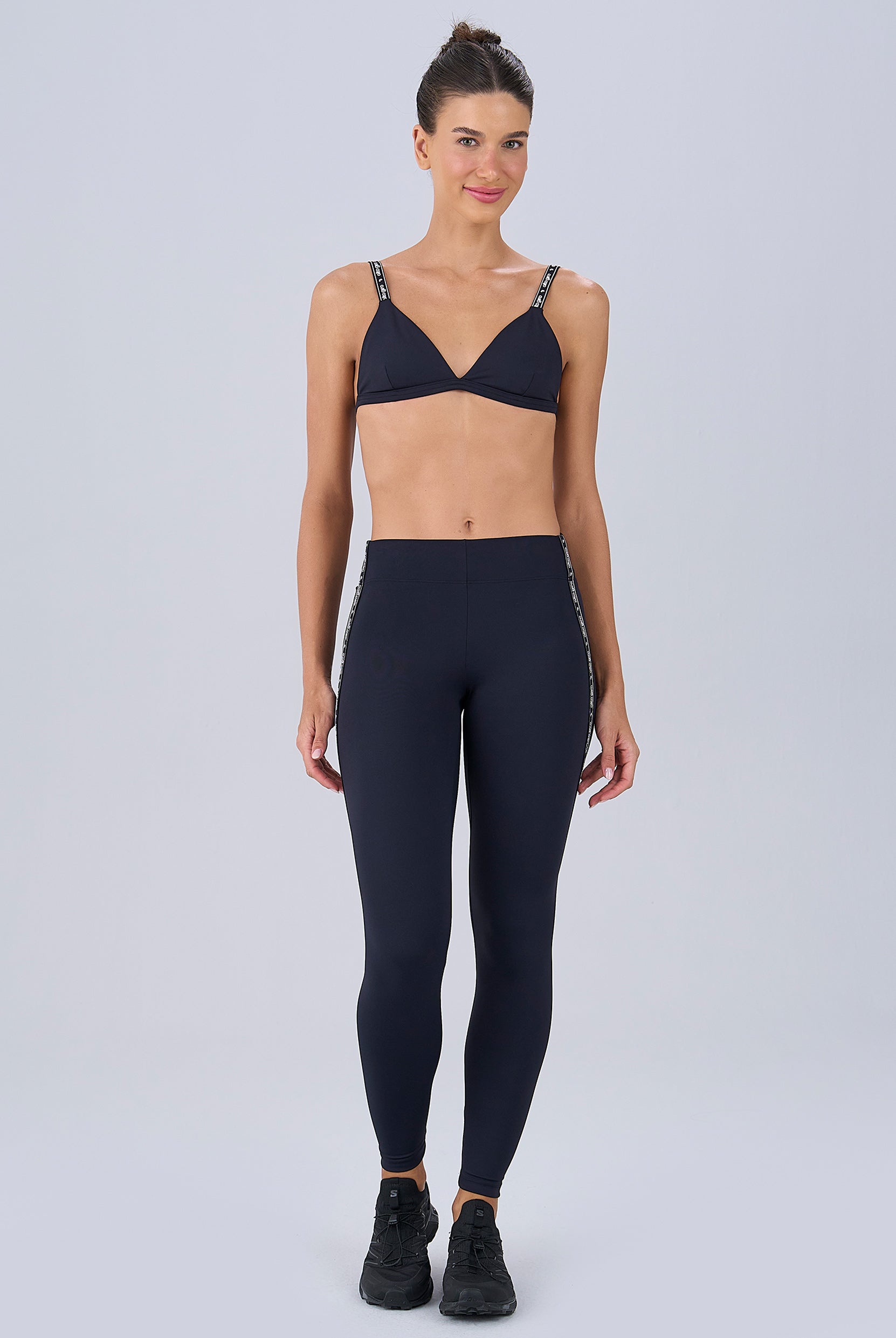 Legging preta com bolso e elástico assinado Alto Giro — coleção Joy, collab de Sabrina Sato com a Alto Giro