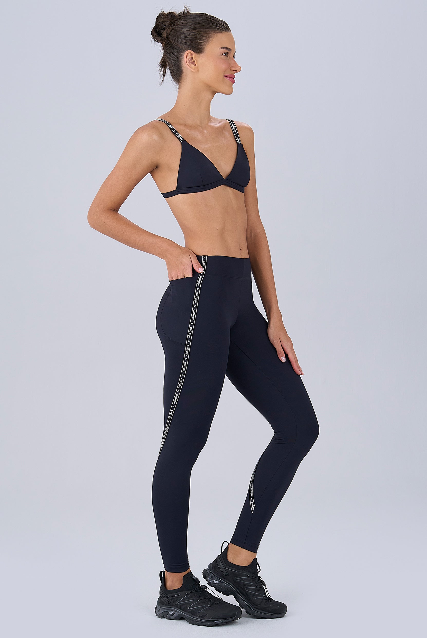Legging Detalhe Elástico E Bolso