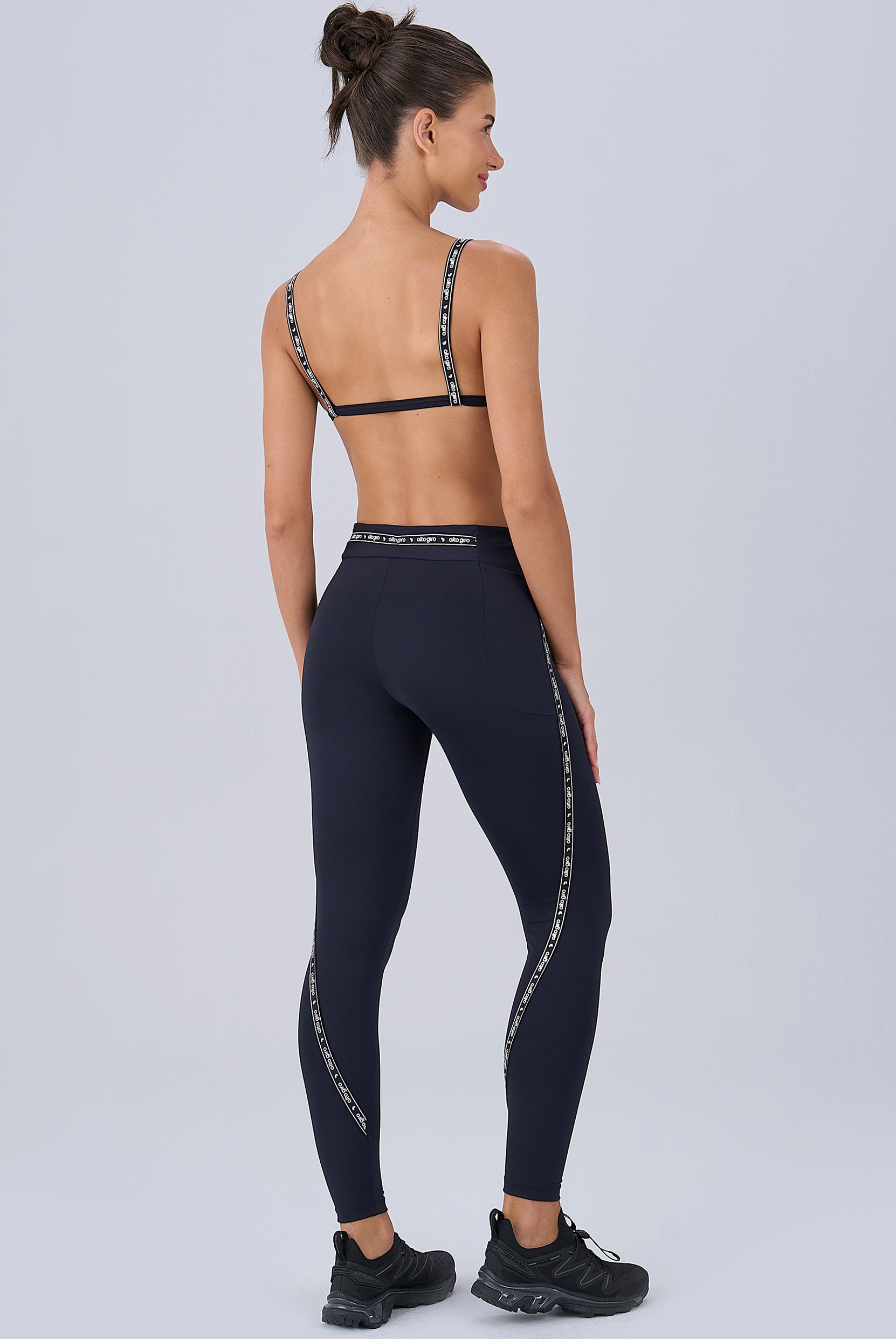 Legging Detalhe Elástico E Bolso