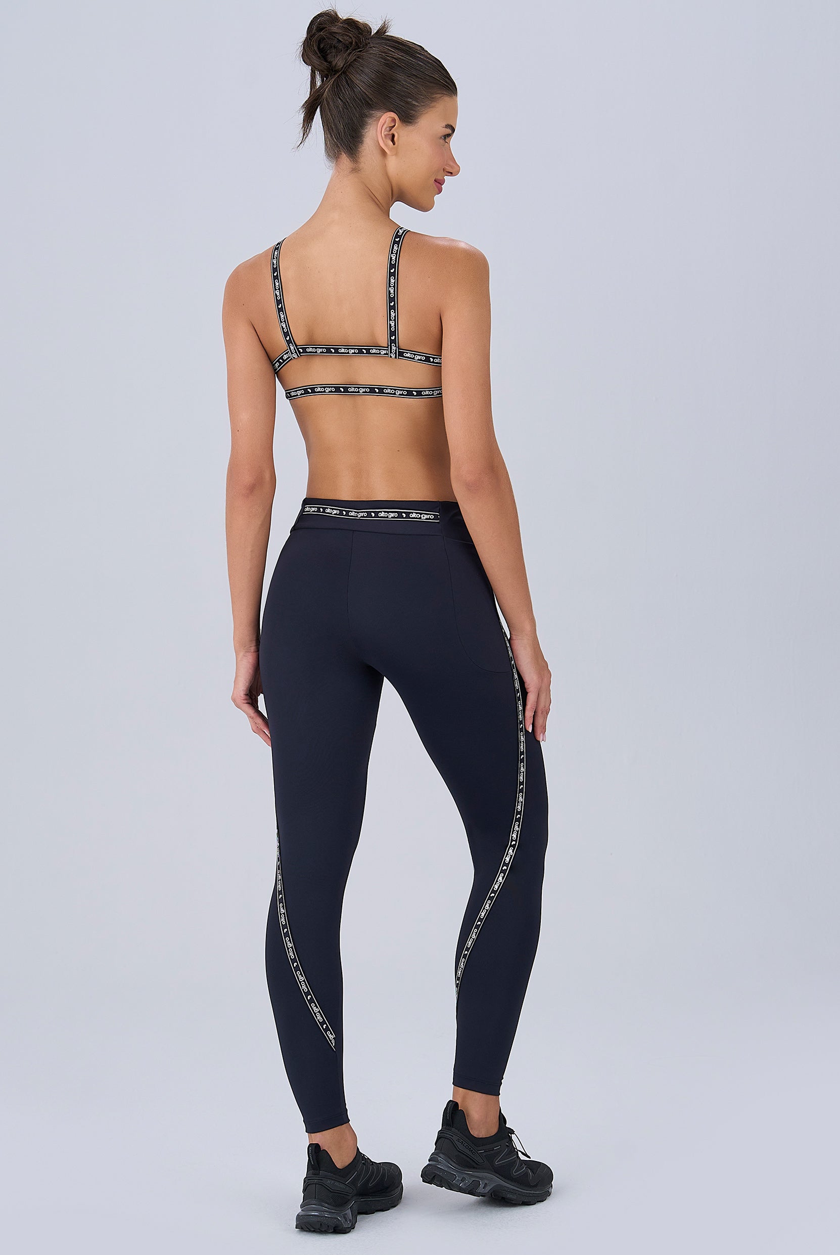 Legging Detalhe Elástico E Bolso