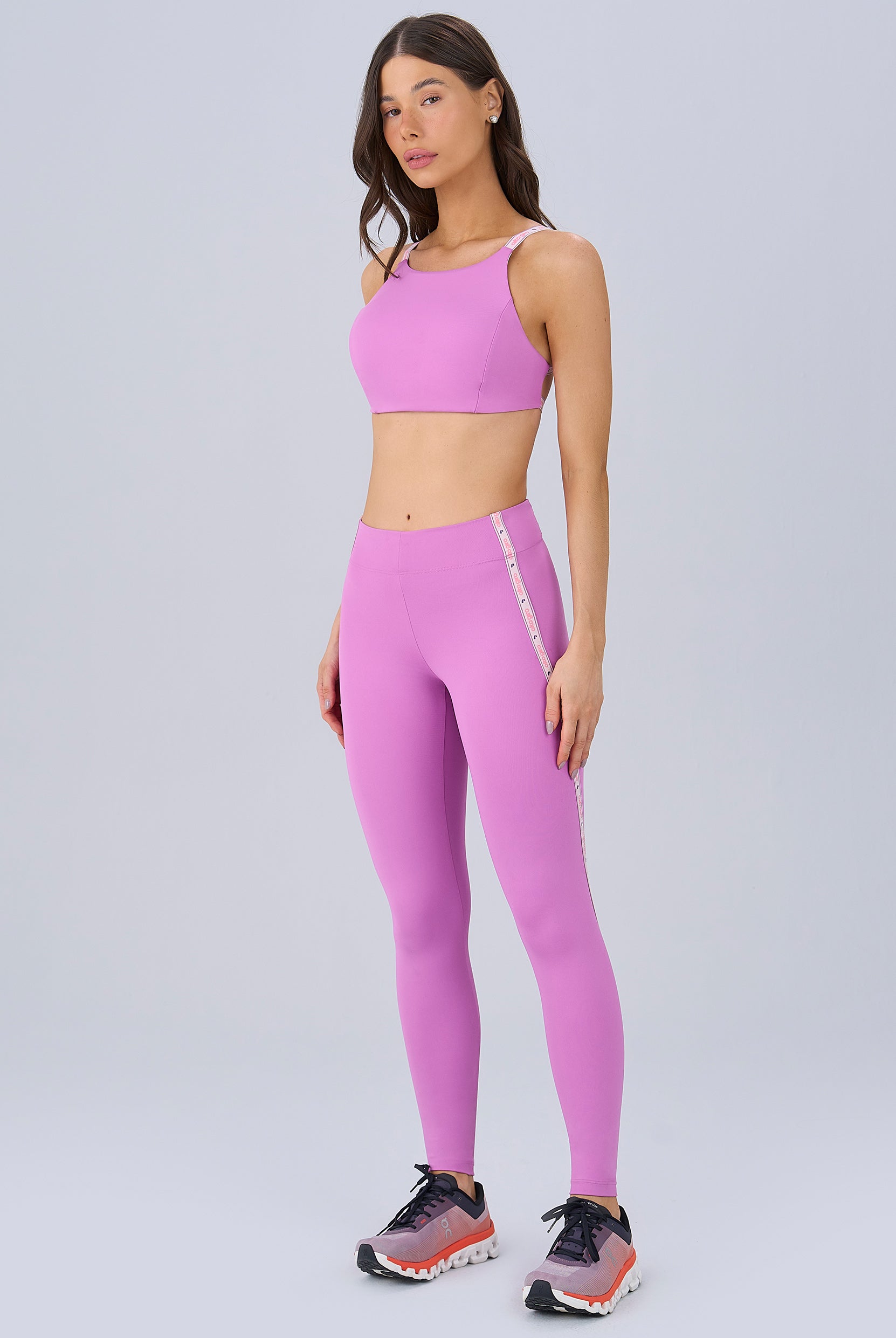 Top roxo violeta com decote trabalhado nas costas — coleção Joy, collab de Sabrina Sato com a Alto Giro