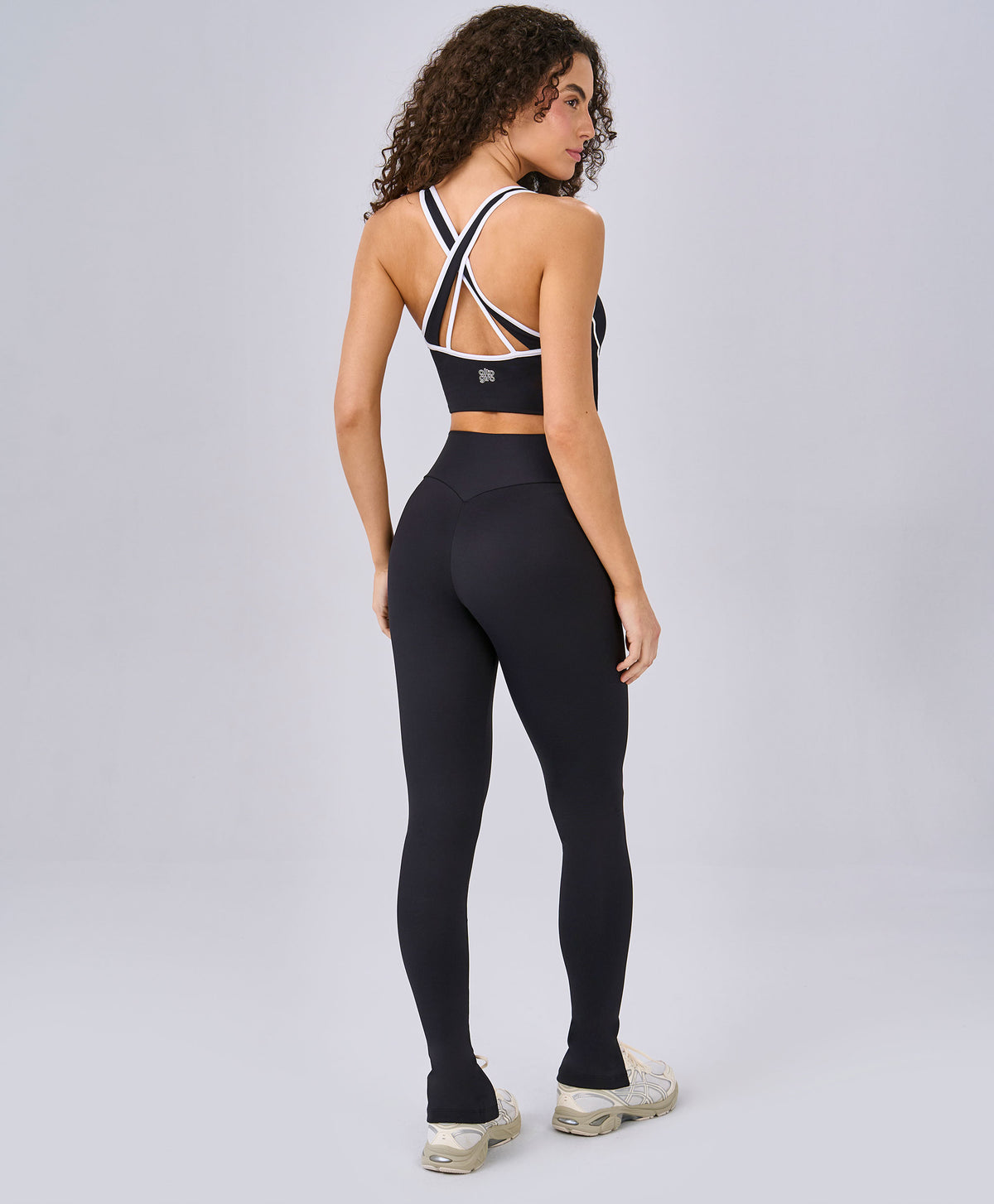 Legging Com Fenda Na Barra — foto 2