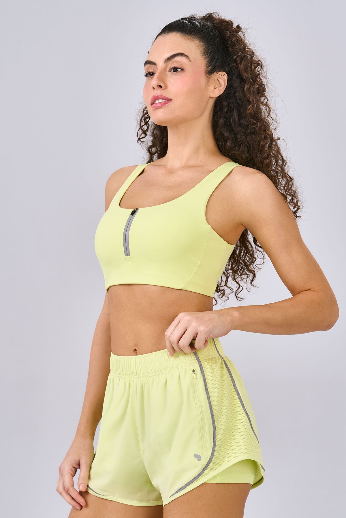 Shorts Sobreposto Refletivo