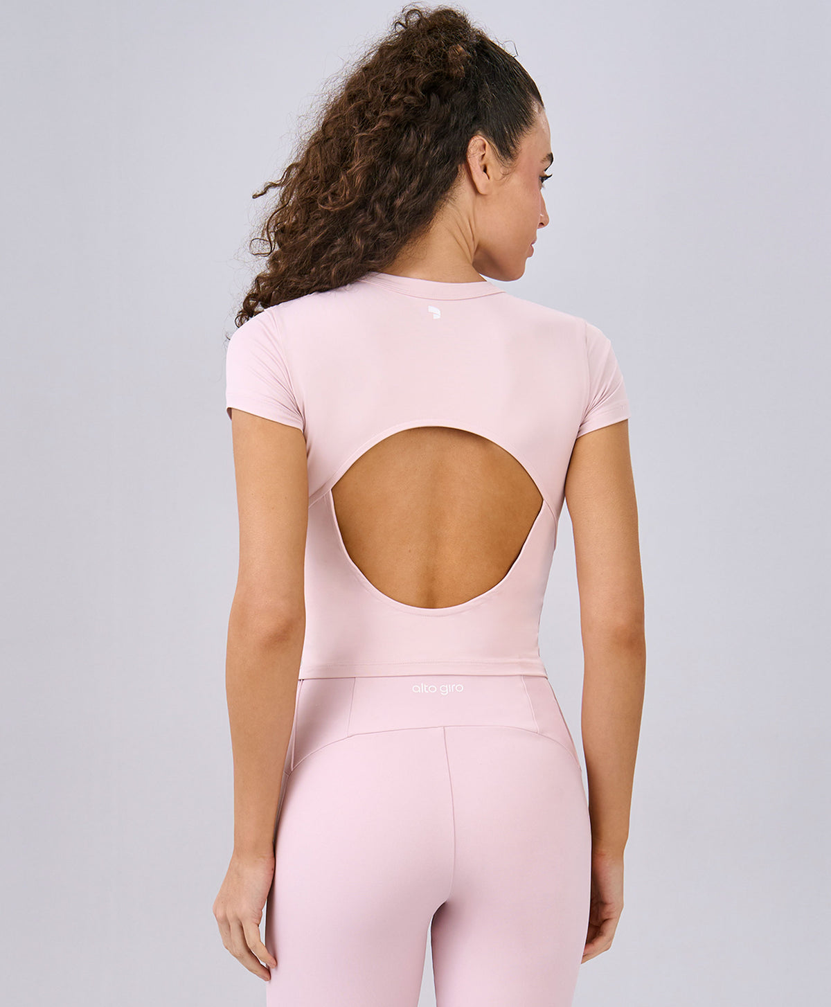T-shirt Cropped Ajustada Abertura Costas — foto 2