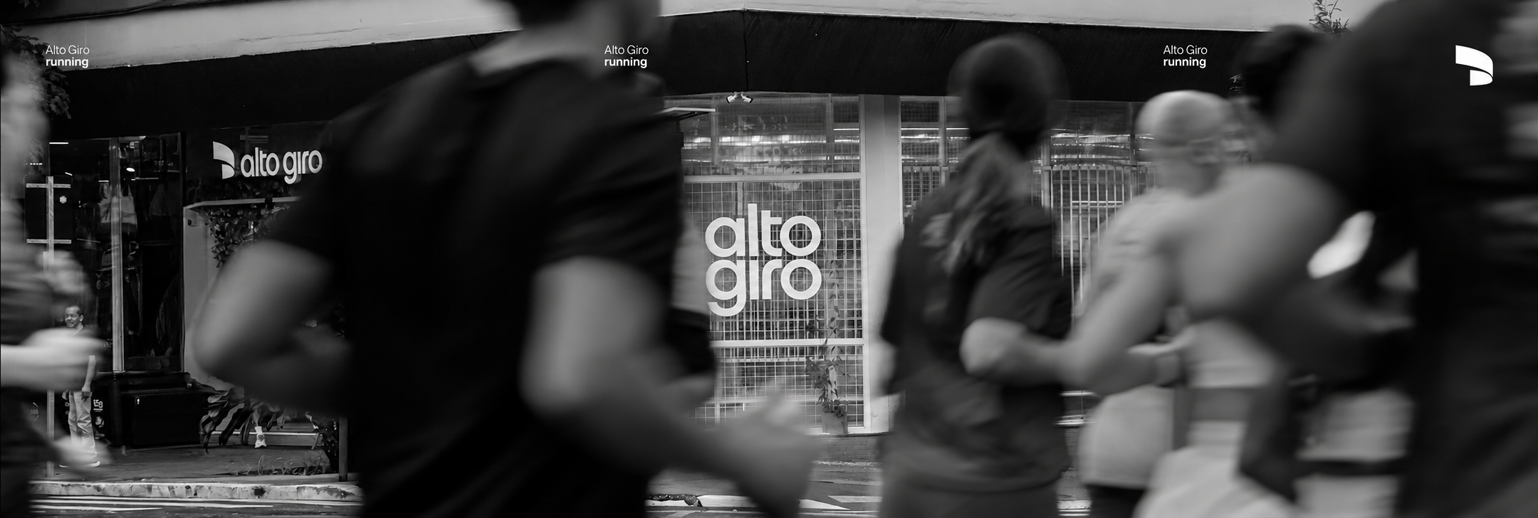 Corredores em um treino na frente da loja Alto Giro
