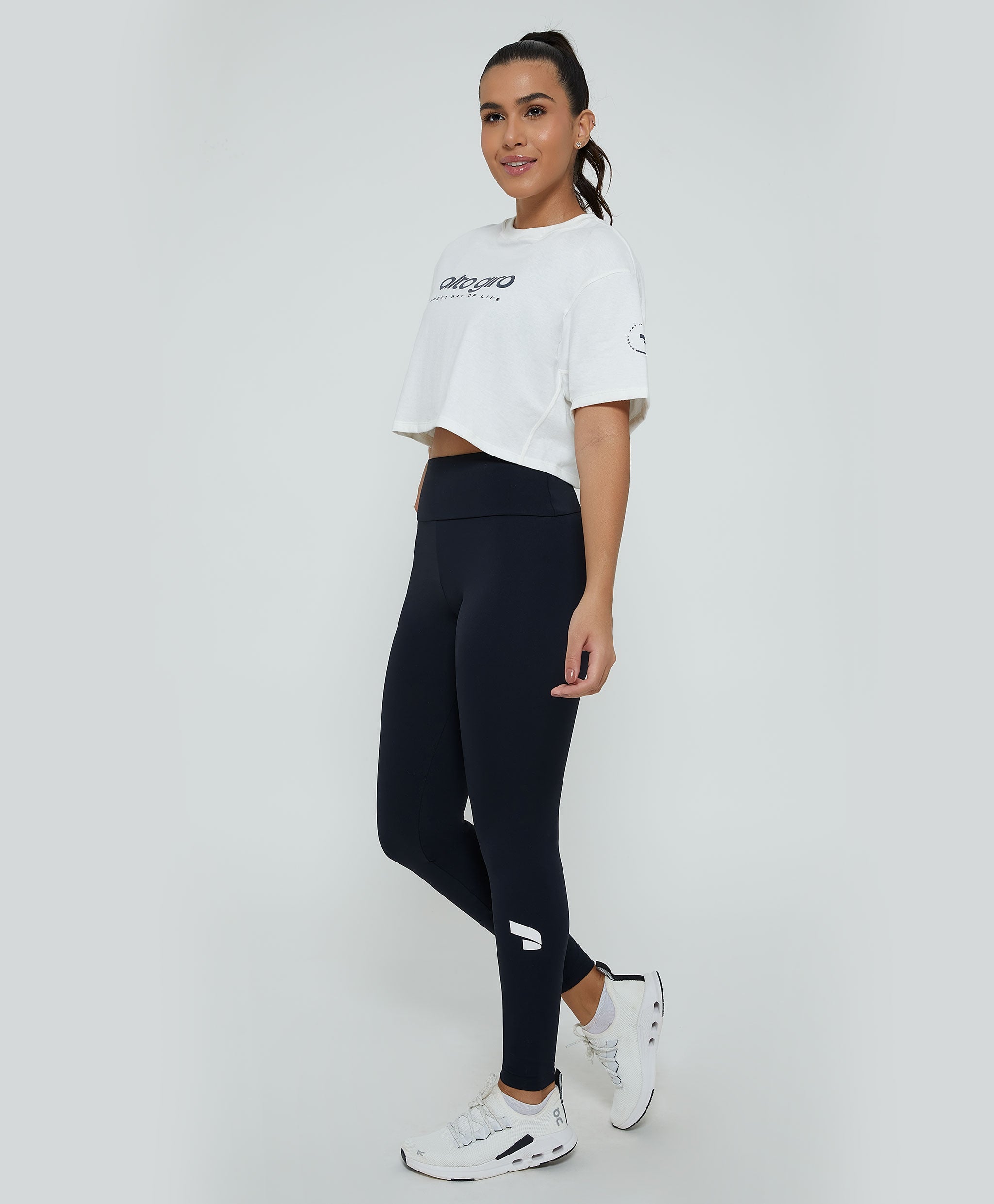 T-Shirt Malha Confort Cropped Alto Giro