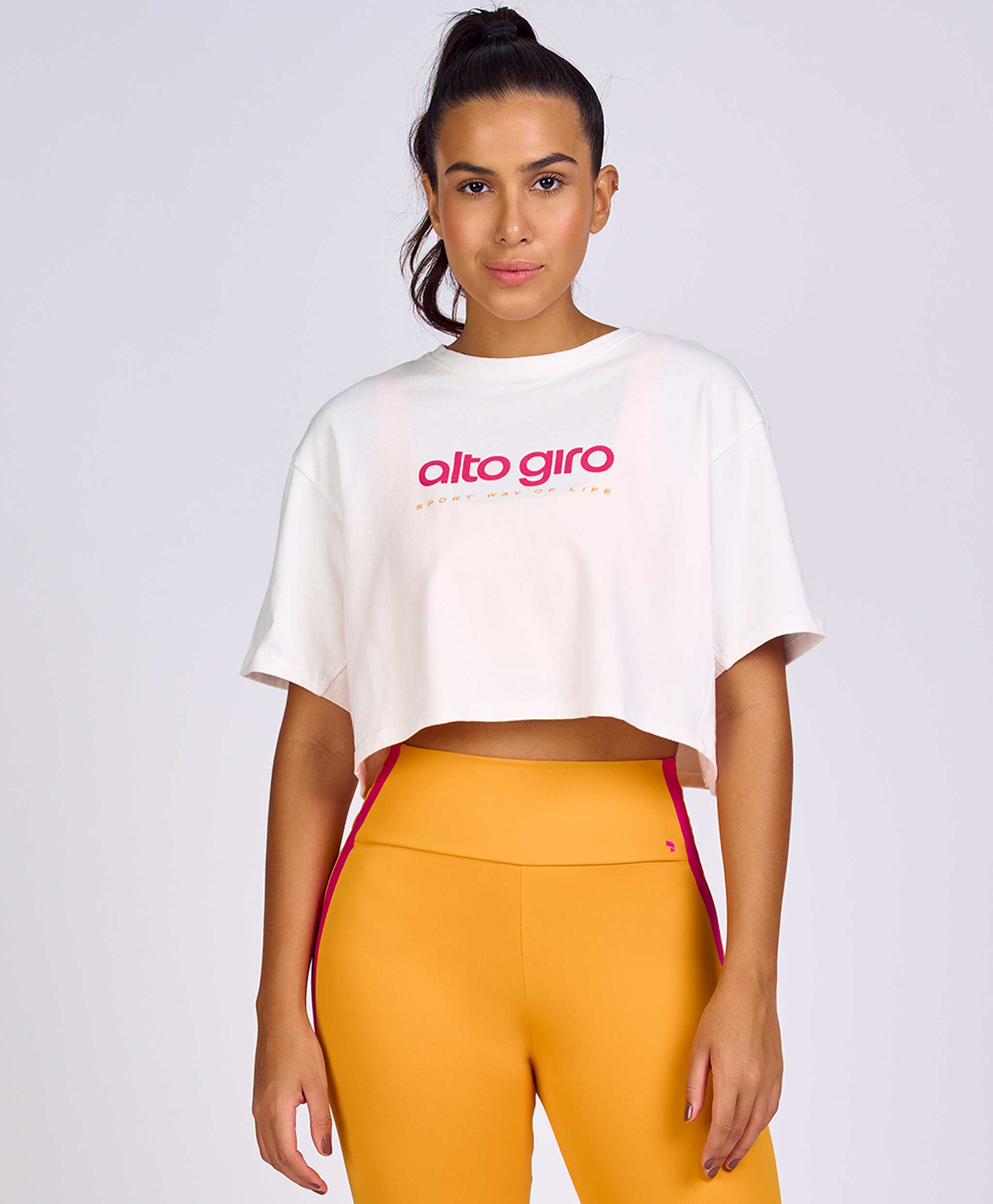 T-Shirt Malha Confort Cropped Alto Giro