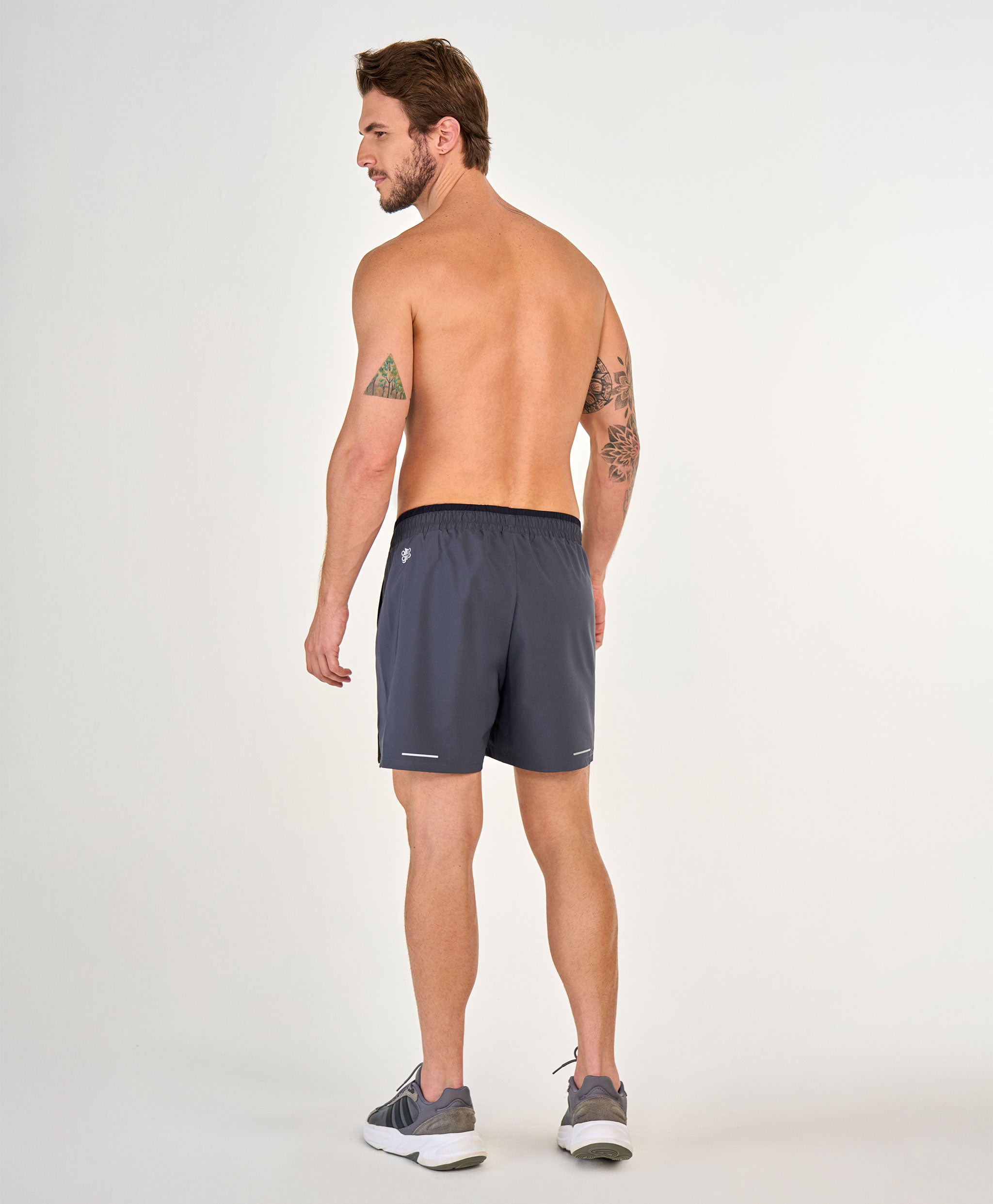 Shorts Com Recortes E Refletivos