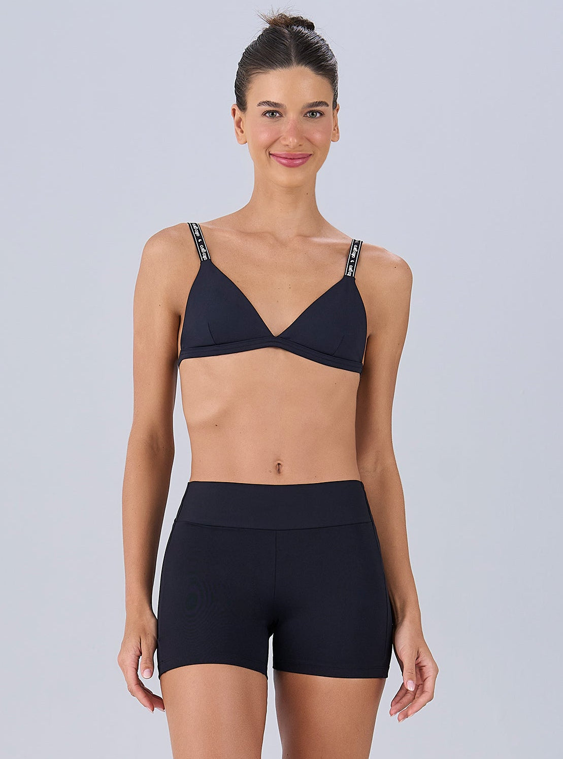 Shorts de cós baixo preto com bolso lateral — coleção Joy, collab de Sabrina Sato com a Alto Giro — foto 2