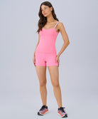 Shorts de cós baixo rosa feliz com bolso lateral — coleção Joy, collab de Sabrina Sato com a Alto Giro