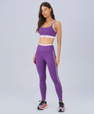 Legging roxo intenso com cós bicolor e estampa lateral — coleção Joy, collab de Sabrina Sato com a Alto Giro