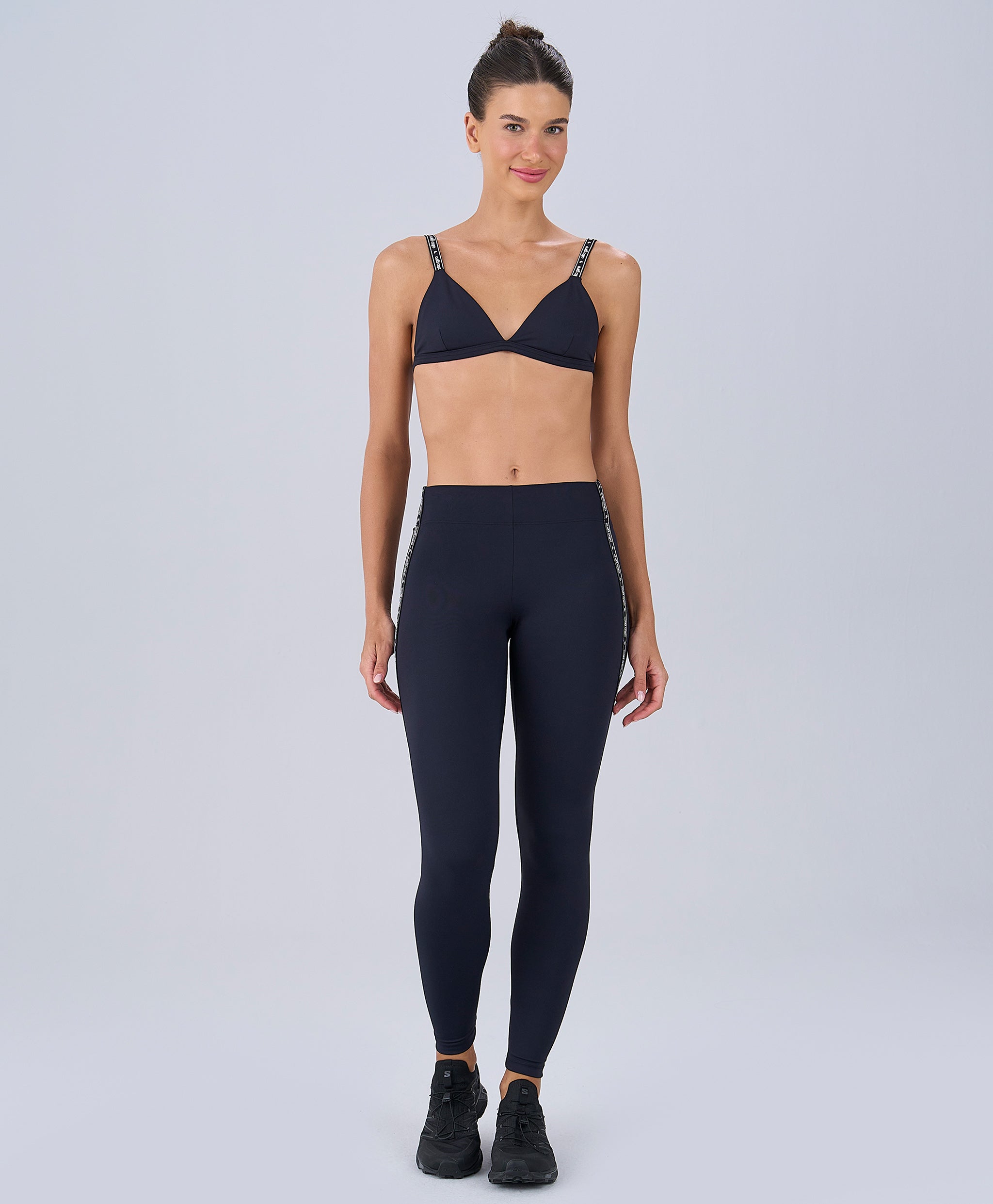 Legging preta com bolso e elástico assinado Alto Giro — coleção Joy, collab de Sabrina Sato com a Alto Giro