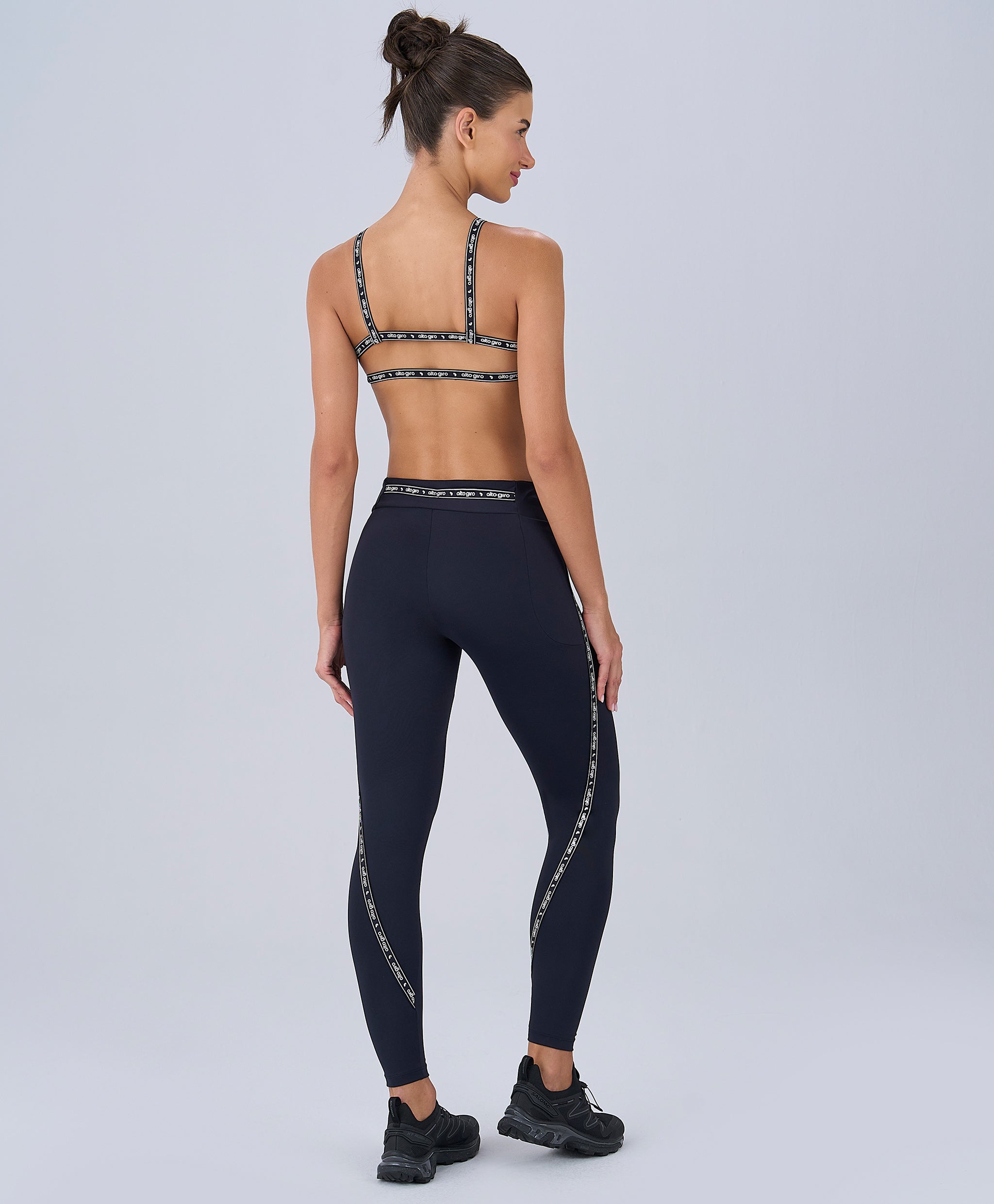 Legging Detalhe Elástico E Bolso