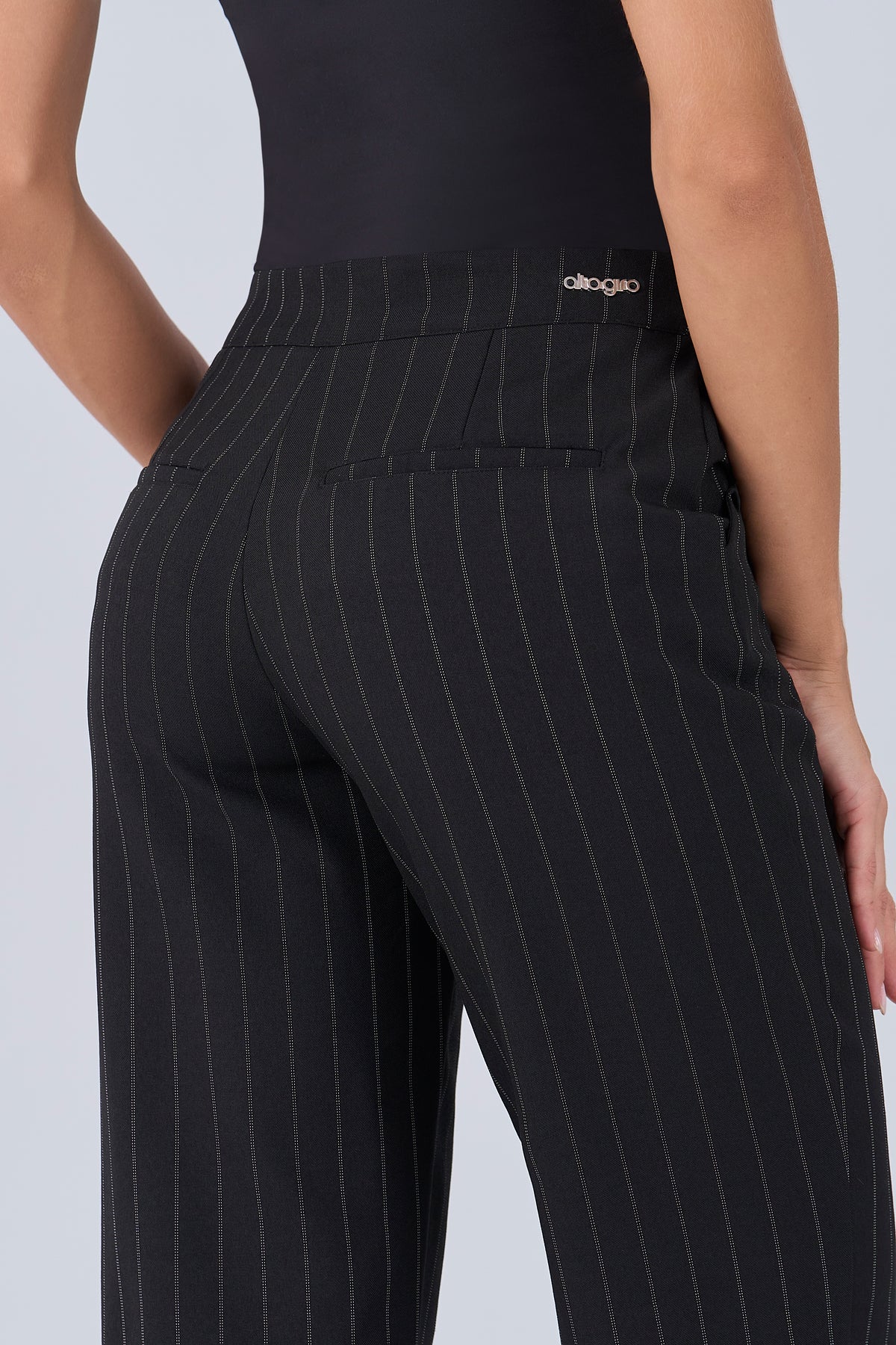 Pinstripe Capri Pants — foto 3