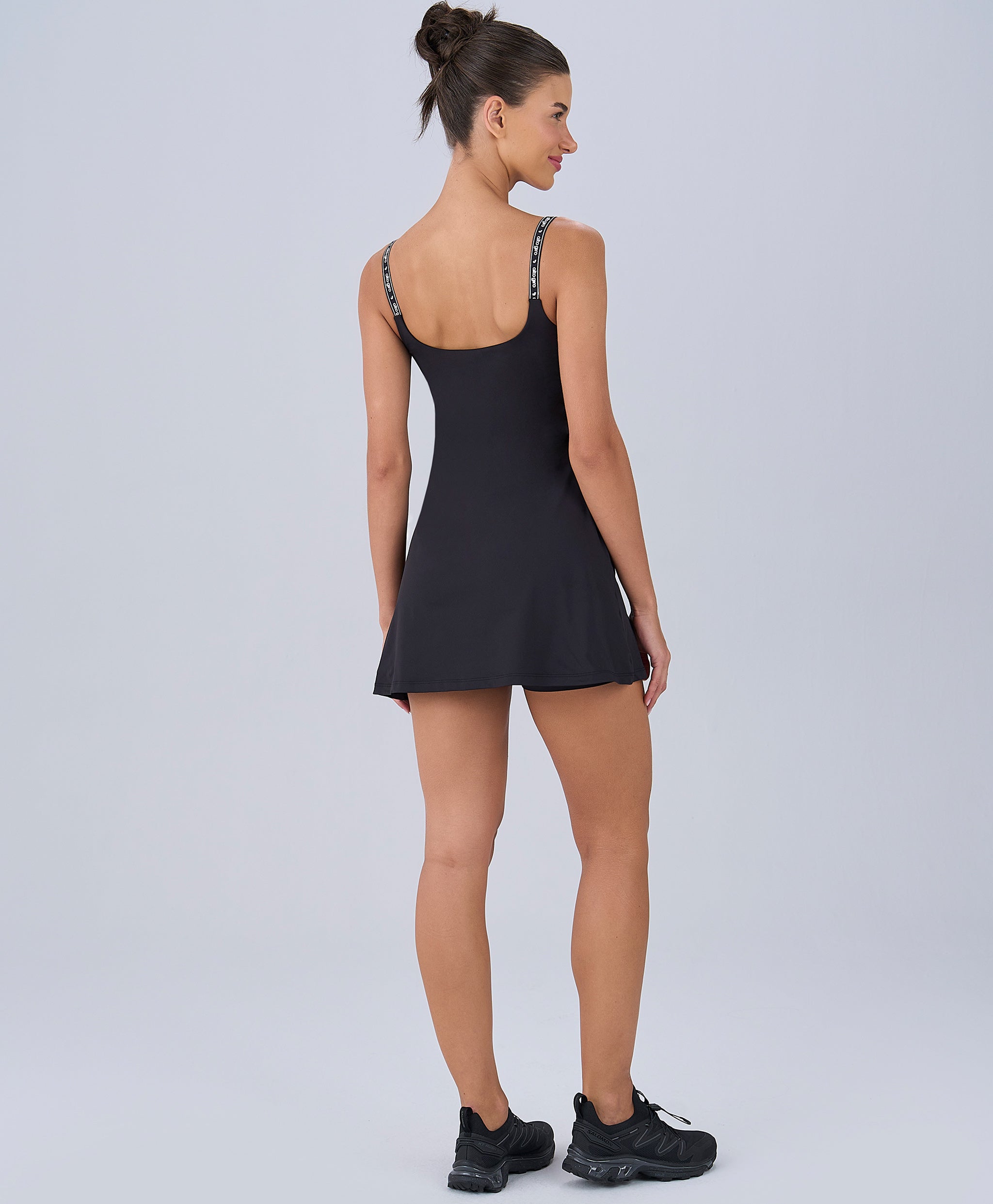 Vestido preto com elástico assinado Alto Giro — coleção Joy Sabrina Sato, segundo ângulo