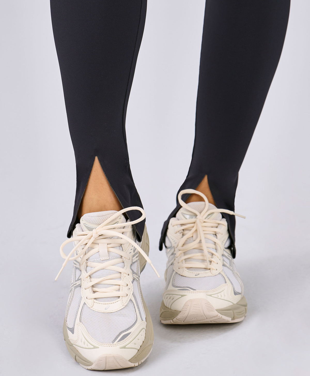 Legging Com Fenda Na Barra — foto 4