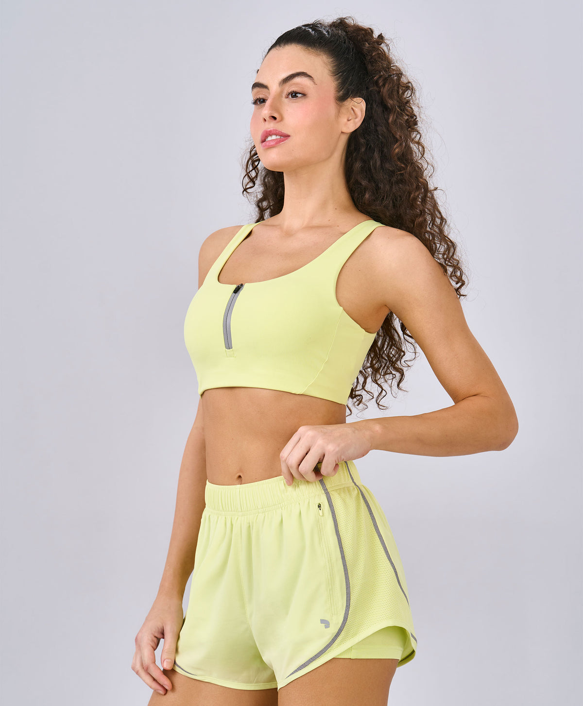 Shorts Sobreposto Refletivo